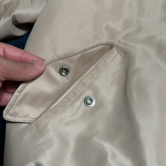 Burberry Logo-Printed Bomber Jacket - Picture 9 of 16